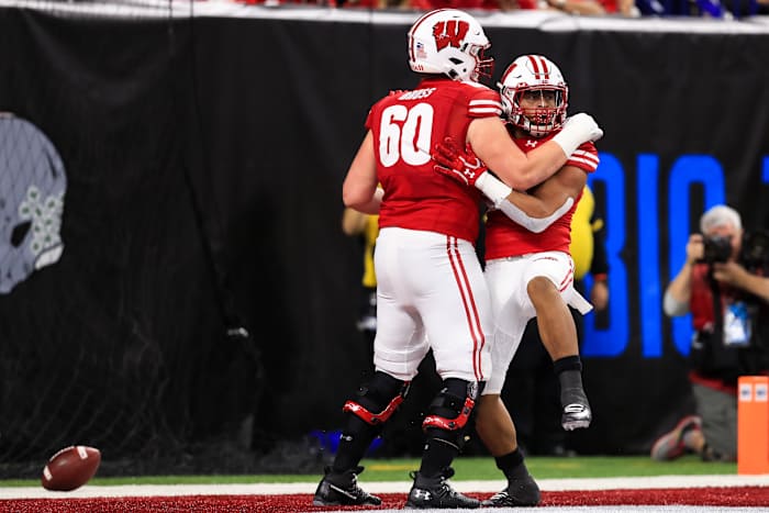 Logan Bruss is a leader on the Wisconsin offense who boasts positional versatility.